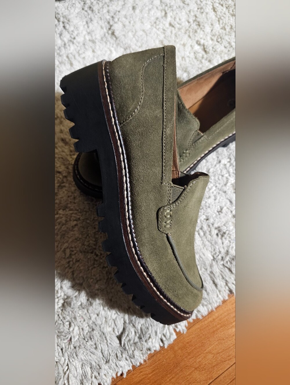 Caslon Olive Green Loafer Pre owned in Excellent condition W Size 6.5 - Picture 2 of 9